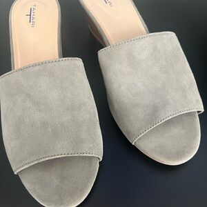 Tahari Women's Gray Suede sandals
